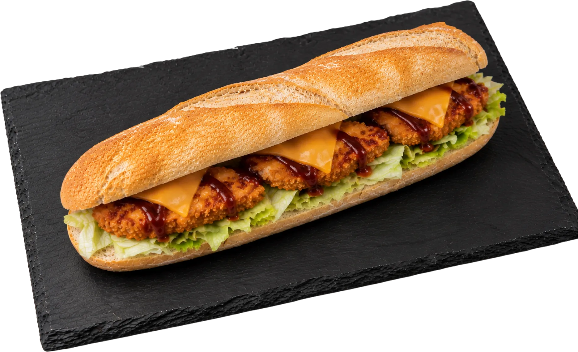 Bageta SPOT BBQ Chicken s kuracími stripsami a cheddarom na bridlicovej doske